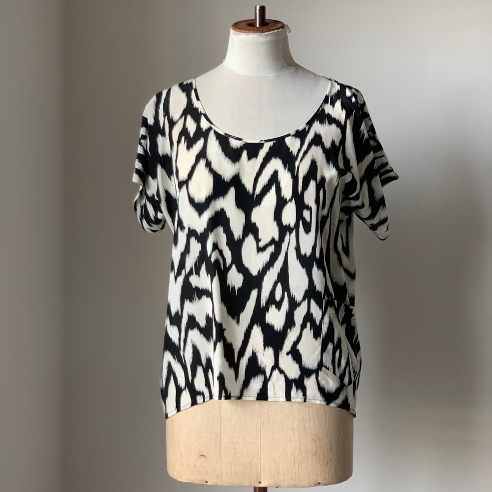 Anthropologie Short Sleeve B&W Abstract Blouse
